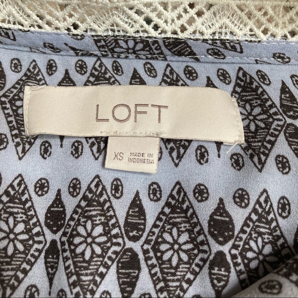 Ann Taylor Loft Floral Blouse XS - Picture 2 of 4